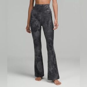 Lululemon Groove SHR Flare Pant
Nulu